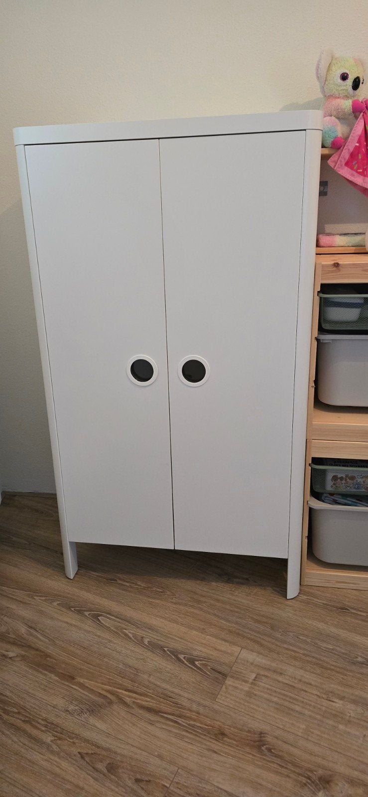Zeer nette Ikea Busunge kledingkast 1,5jr. oud!, Ophalen, Gebruikt, Kast, 50 tot 70 cm