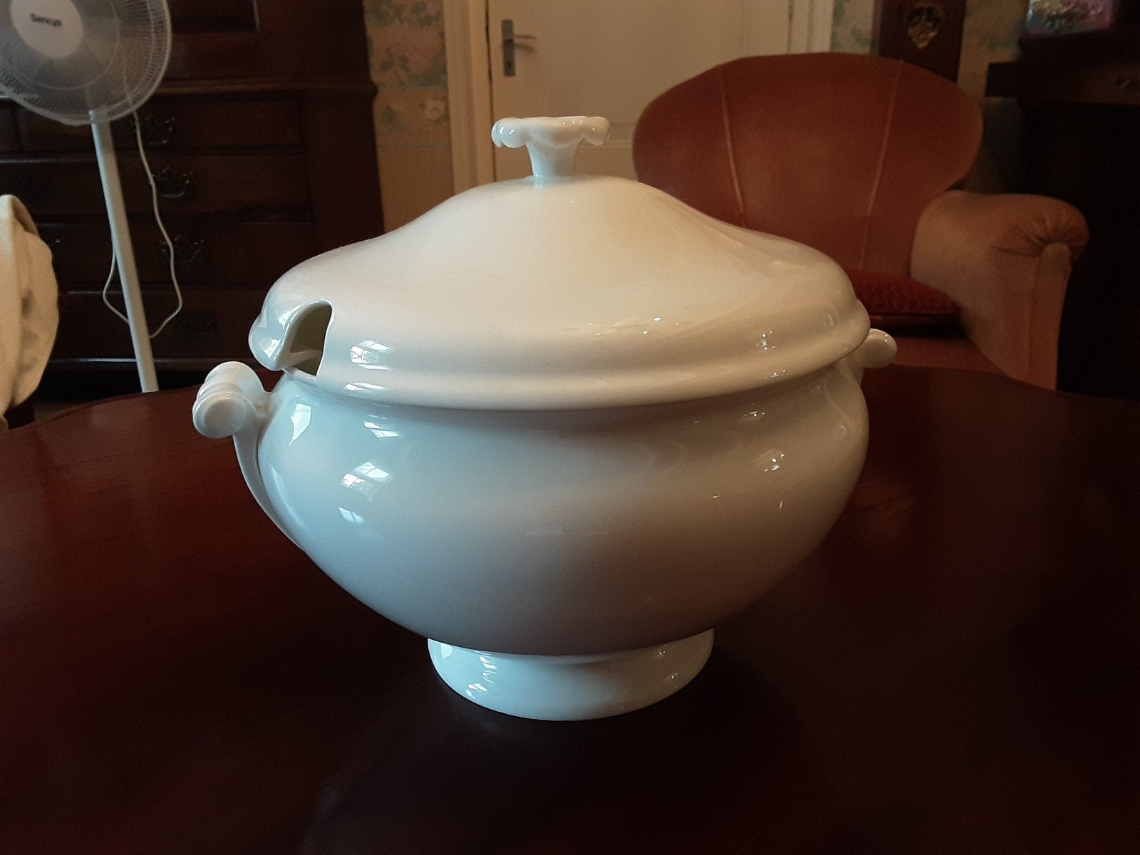 soep terrinne  wedgwood bone China withe, Ophalen