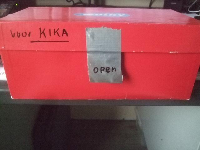 Mooie doos vol (on)-afgeweekt opbrengst gaat naar KIKA, Postzegels en Munten, Postzegels | Volle albums en Verzamelingen, Verzenden