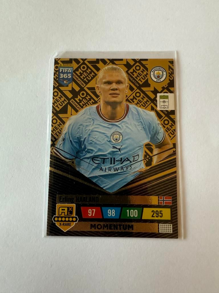Erling Haaland Panini FIFA 365 Momentum X-Rare Voetbalkaart, Verzamelen, Sportartikelen en Voetbal, Zo goed als nieuw, Spelerskaart