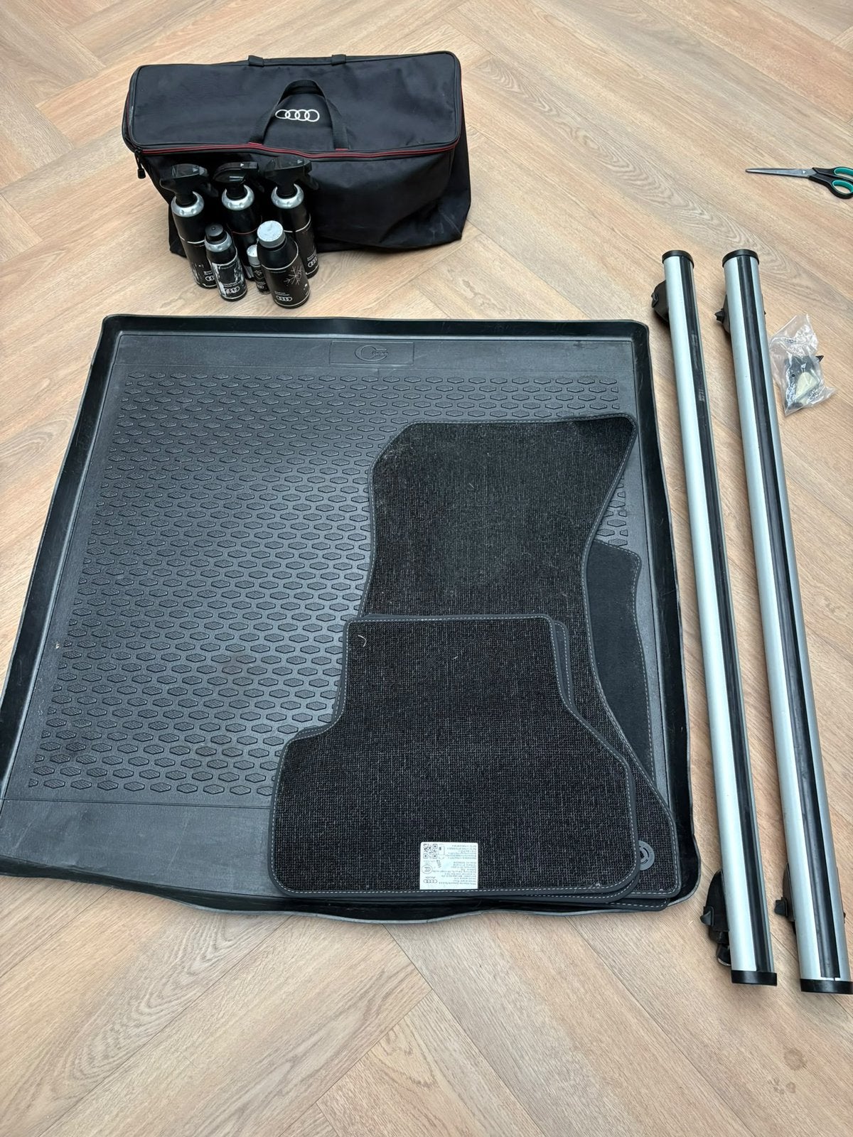 Audi A4 Accessoires koffermat vloermatten omhoudset dakdrage, Ophalen, Nieuw
