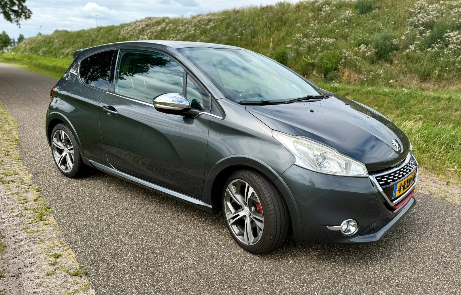 Peugeot 208 1.6 GTI 147KW 3-D 2013 Grijs, Auto's, Voorwielaandrijving, Zwart, 49 €/maand, Origineel Nederlands