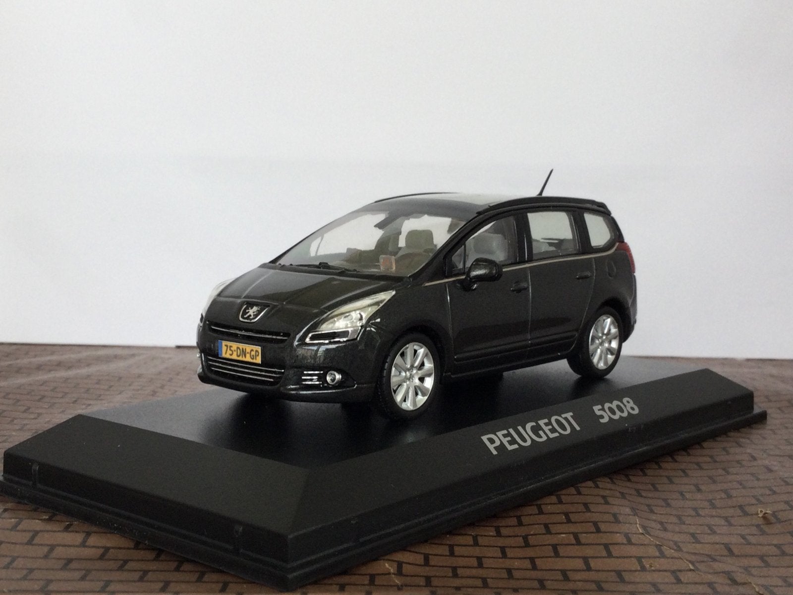 Peugeot 5008 2012 Donkergrijs Norev 1:43, Ophalen of Verzenden, Nieuw, Auto, Norev