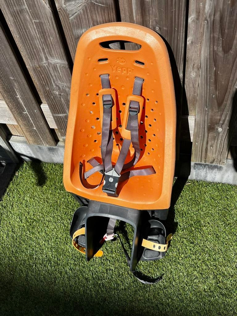 Thule Yepp Easyfit achterzitje oranje, Ophalen, Gebruikt, Achterzitje, Voetsteuntjes