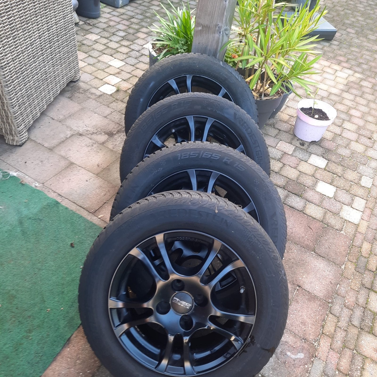 4 Vredestein winterbanden op Anzo velgen 185/65 R15, Auto-onderdelen, Ophalen, Gebruikt, 15 inch, Banden en Velgen