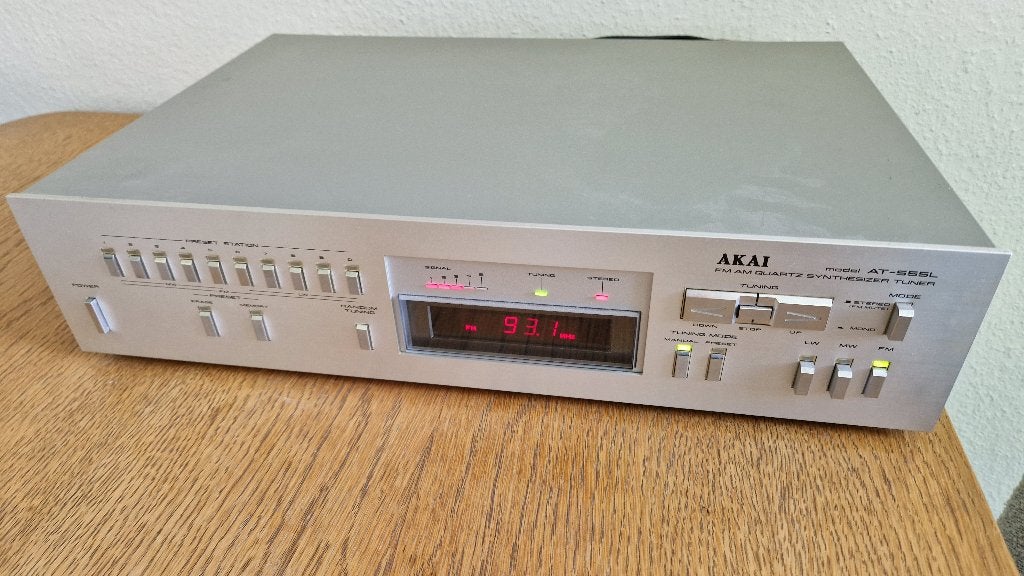 AKAI S-55L quartzgestuurde tuner, Ophalen of Verzenden