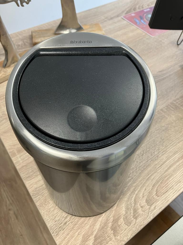Brabantia 3L Touch Bin met Ophangsysteem - RVS, Ophalen of Verzenden, Zo goed als nieuw, Minder dan 10 liter, Rvs