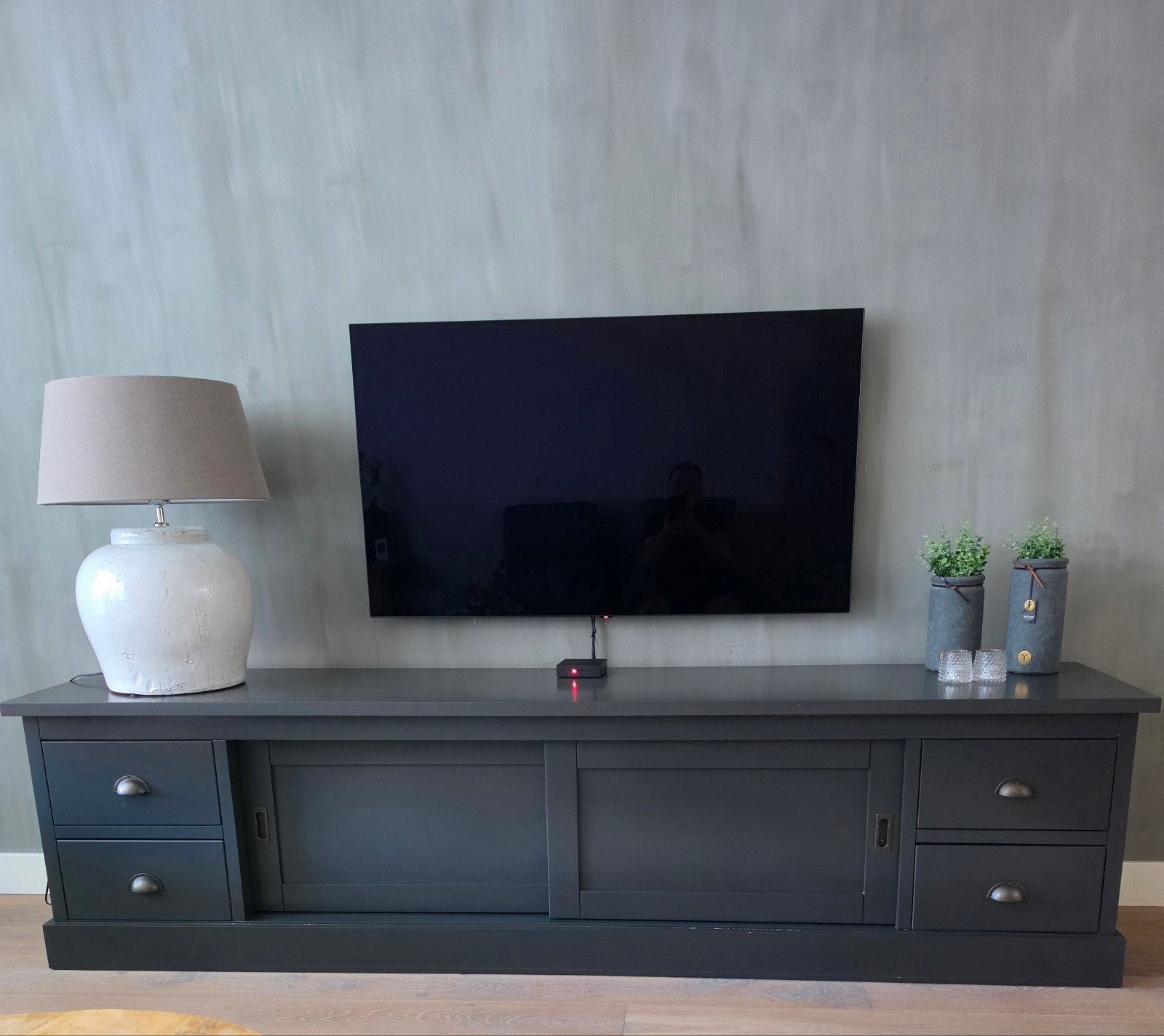 Richmond Interiors TV-meubel / dressoir 250cm breed, Gebruikt, Modern landelijk, Ophalen of Verzenden, 200 cm of meer