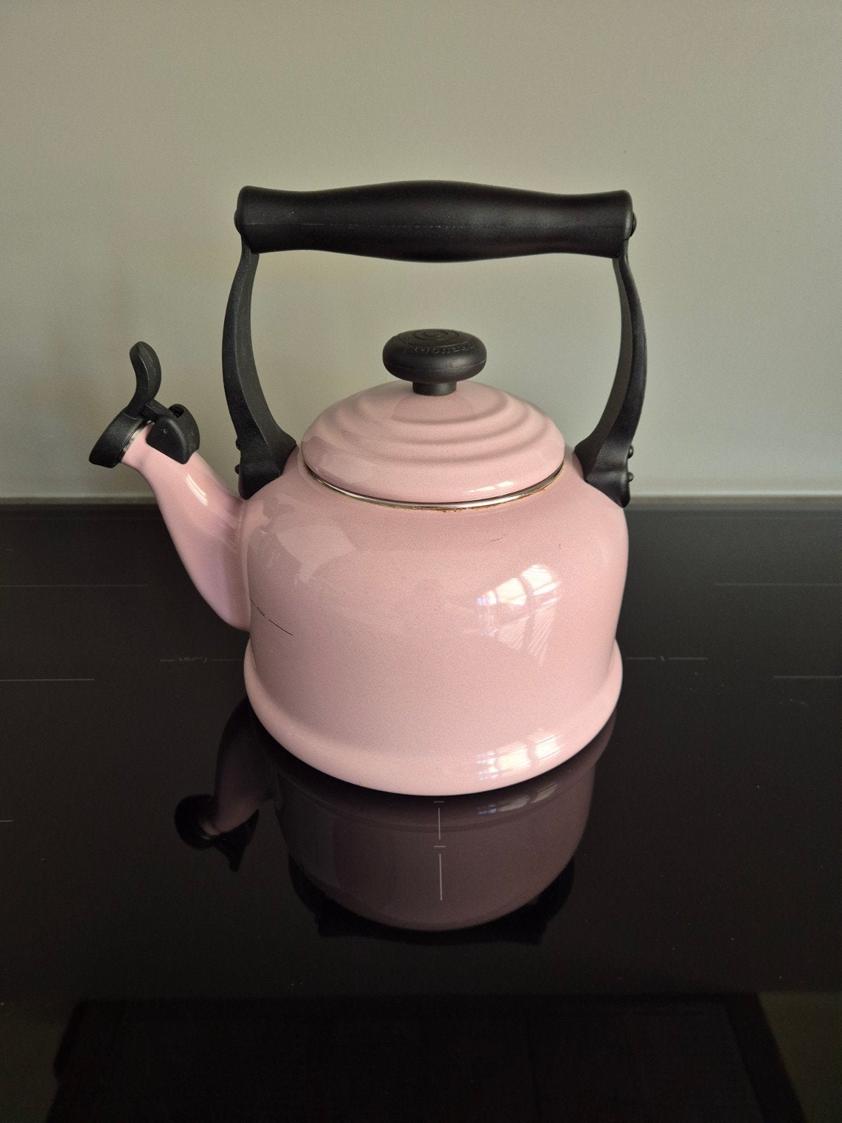 Le Creuset fluitketel 2.1L roze, 2 liter of meer, Ophalen of Verzenden, Gebruikt