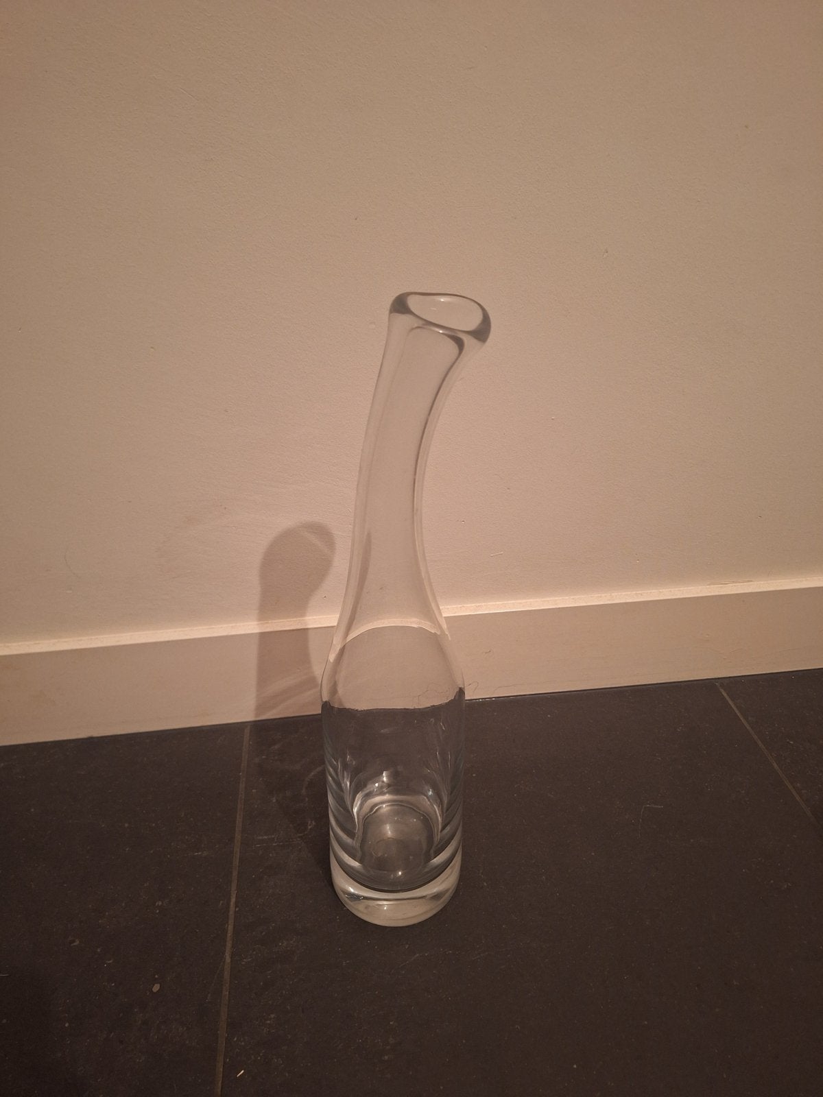 Glazen Gebogen (Bloemen)Vaas, circa 35 cm hoog, Ophalen of Verzenden