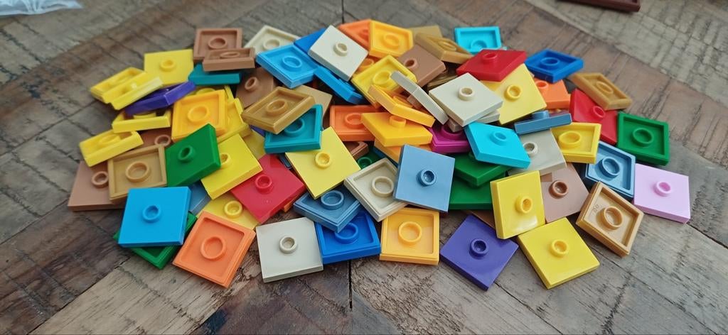 100x Lego jumper plate 2x2 in diverse kleuren #1, Ophalen of Verzenden, Gebruikt, Losse stenen, Lego