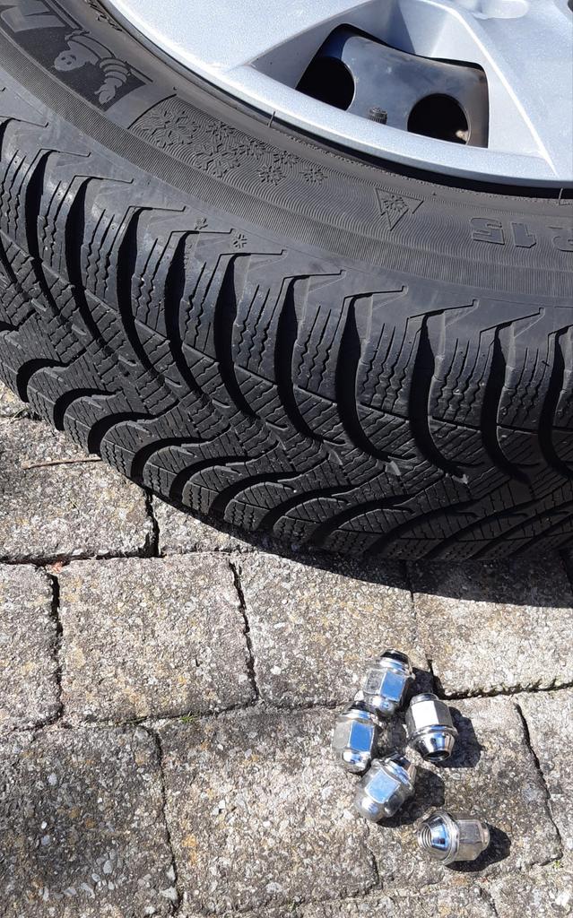 Kia Venga Michelin winterbanden 195/65R15 met velgen, Ophalen, Gebruikt