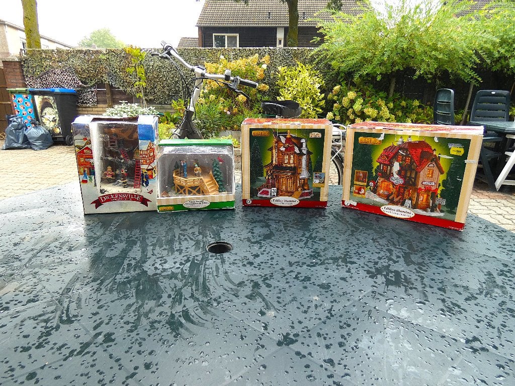 Foto 7 van Kerstdorp compleet met vele accessoires