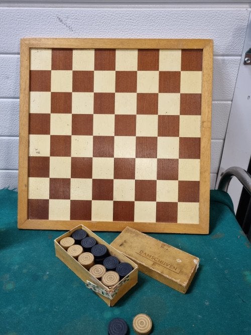 dambord met houten schijven vintage, Hobby en Vrije tijd, Ophalen of Verzenden, 'T Olde Gre-j, Info@toldegrej.nl, Endepoelstraat 20f Didam