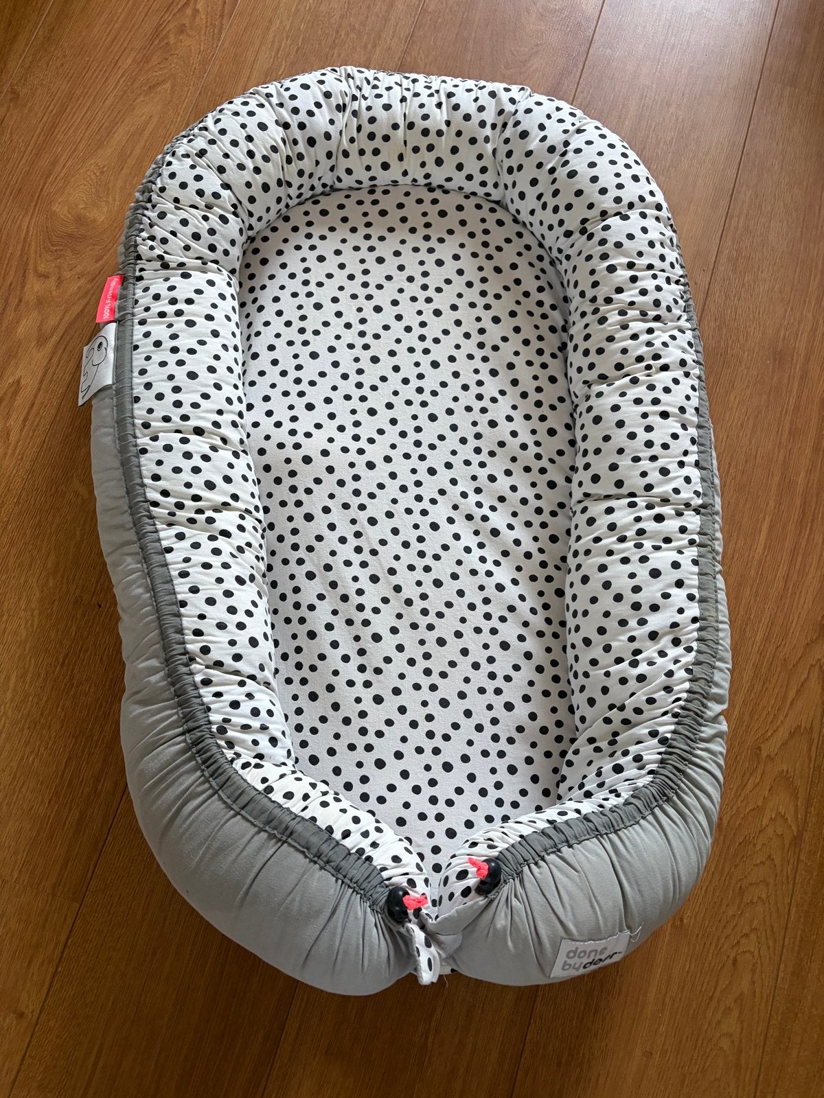 Done by Deer babynestje - grijs met stippen, Ophalen of Verzenden, Gebruikt, Overige typen