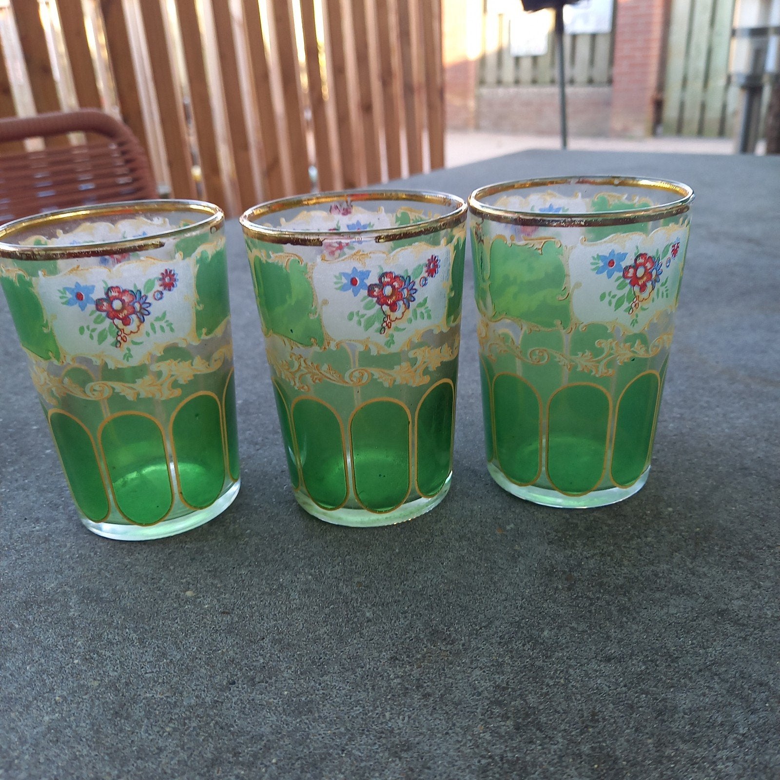 Boheemse Theeglazen – Groen, Goud & Emaille (ca. 1920), Antiek en Kunst, Antiek | Glas en Kristal, Ophalen of Verzenden