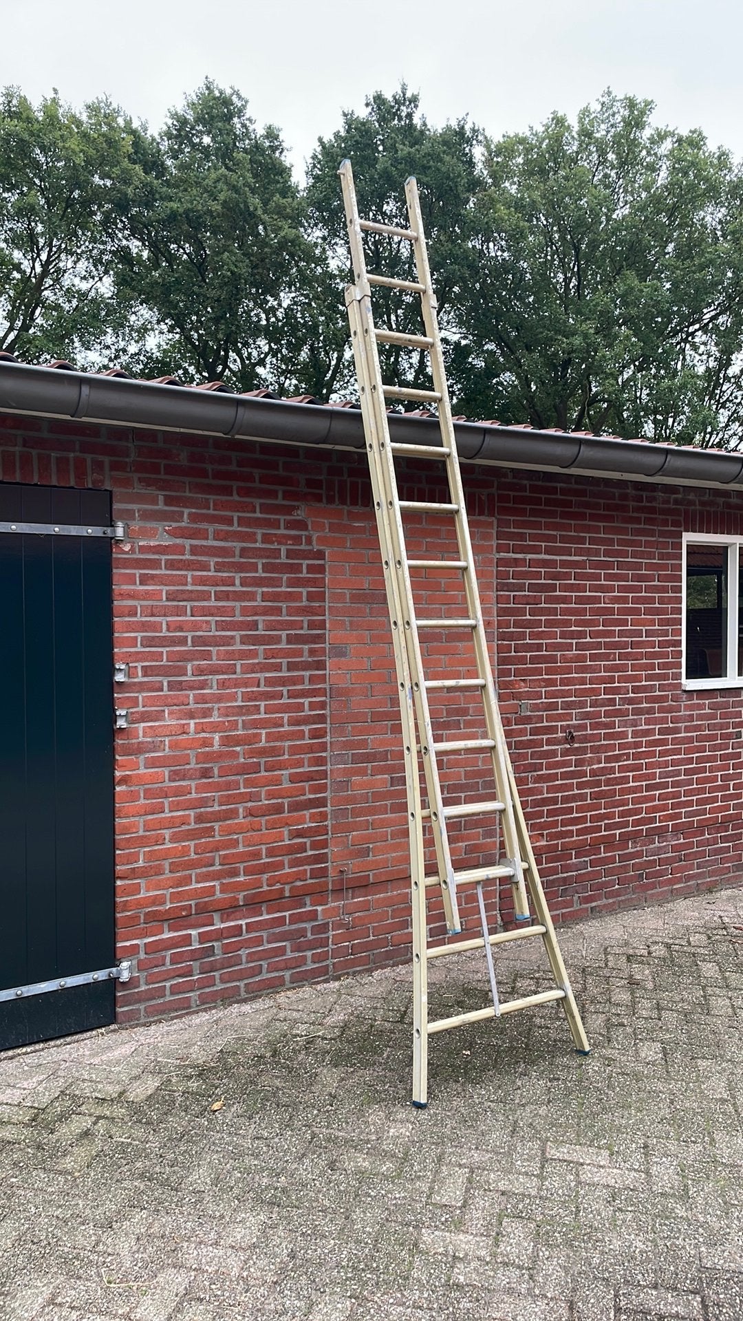 Gecoate aluminium ladder 2x12treden, Ophalen, Zo goed als nieuw, 4 meter of meer