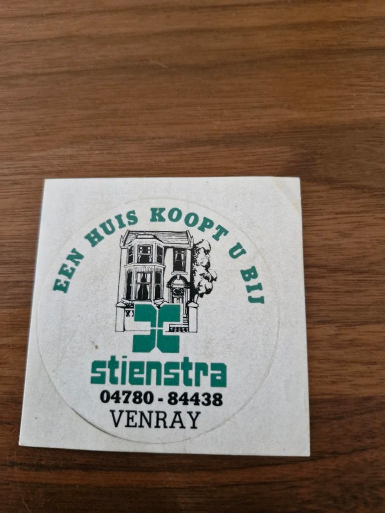 7996 Vintage Stienstra Makelaardij Sticker Venray, Ophalen of Verzenden, Gebruikt, Overige typen