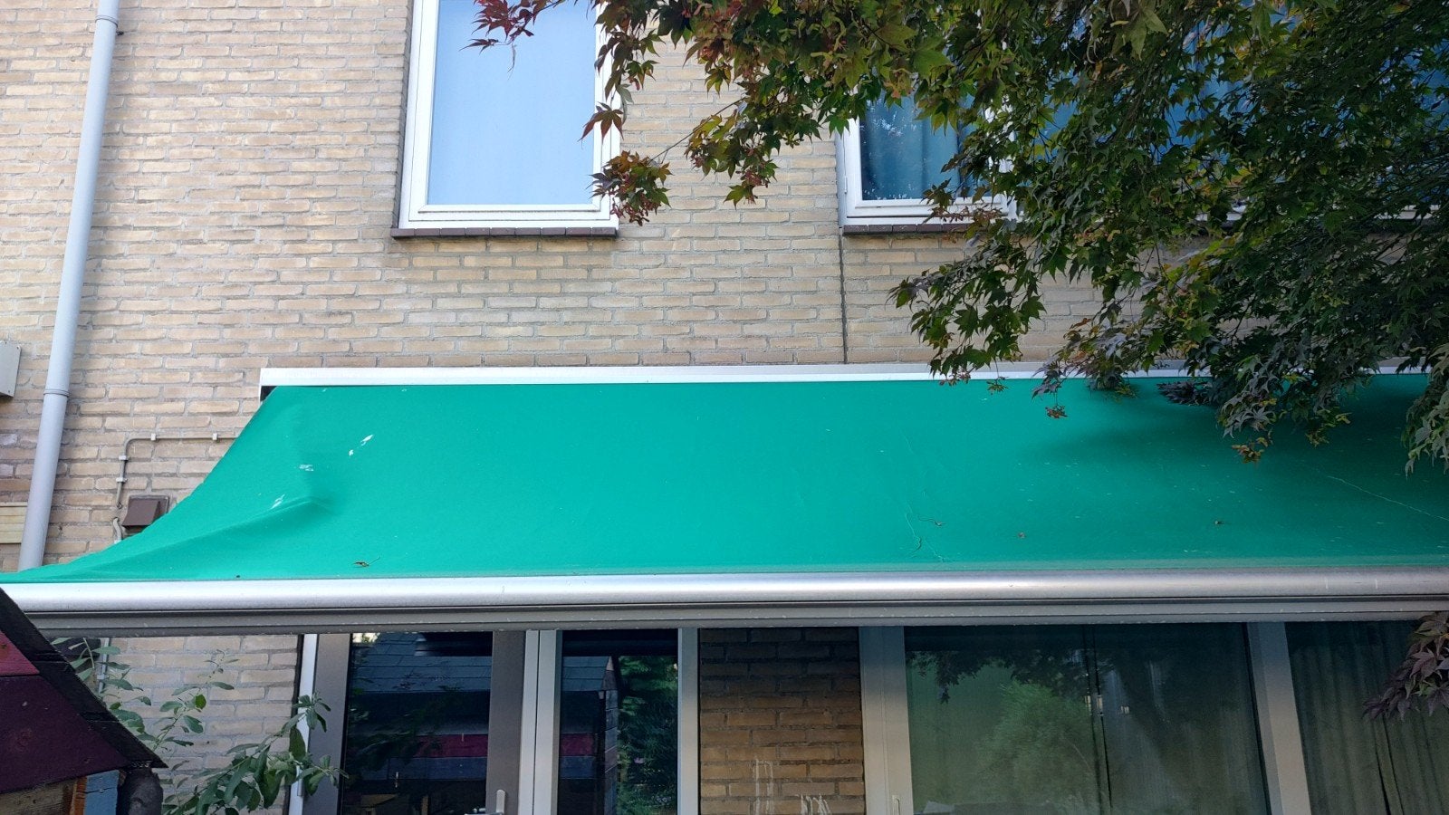 Elektrisch bedienbaar zonnescherm 5,90m breed, 2,5m diep, Tuin en Terras, Zonneschermen, Ophalen, Gebruikt, 450 cm of meer, Elektrisch