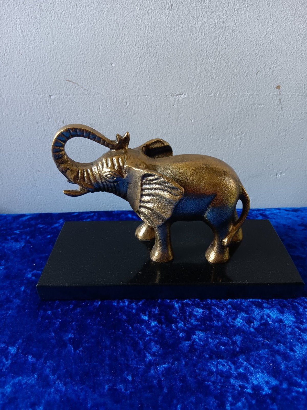 Olifant op sokkel - Decoratief beeldje, Ophalen of Verzenden, Gebruikt, Dier