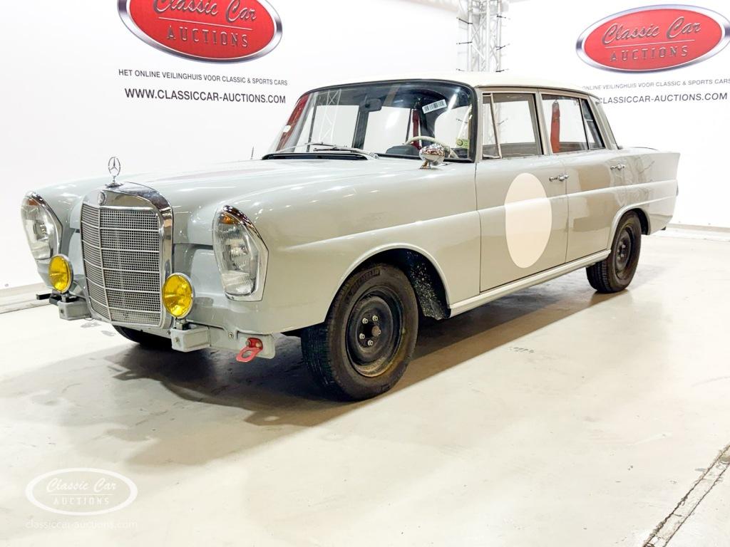 Mercedes-benz 220 Rally  - ONLINE AUCTION, Mercedes-Benz, Bedrijf, Handgeschakeld, Zilver of Grijs