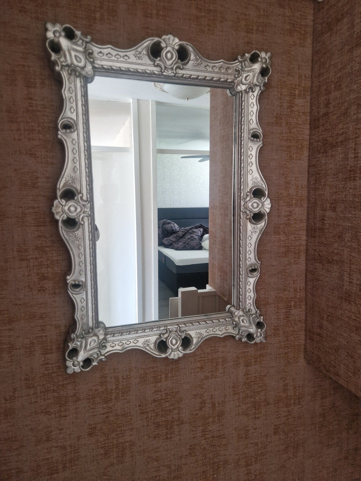 Decoratieve spiegel met sierlijke lijst - 100 x 70 cm, Gebruikt, 100 tot 150 cm, Ophalen of Verzenden, Rechthoekig