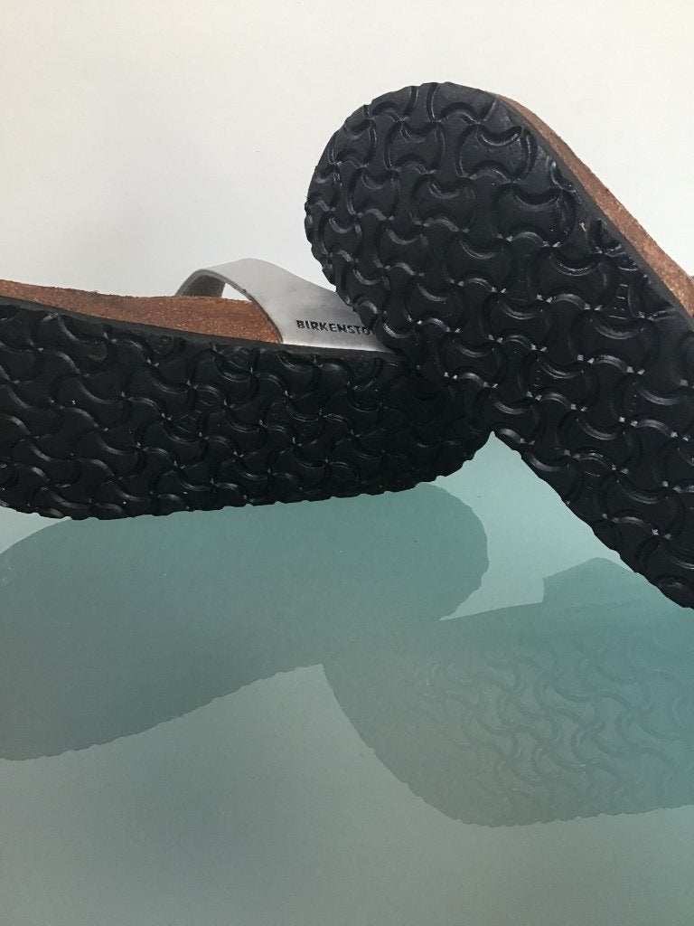 Birkenstock 39 Gizeh | zilveren slippers | Gratis verzenden, Kleding | Dames, Schoenen, Slippers, Overige kleuren, Verzenden, Zo goed als nieuw