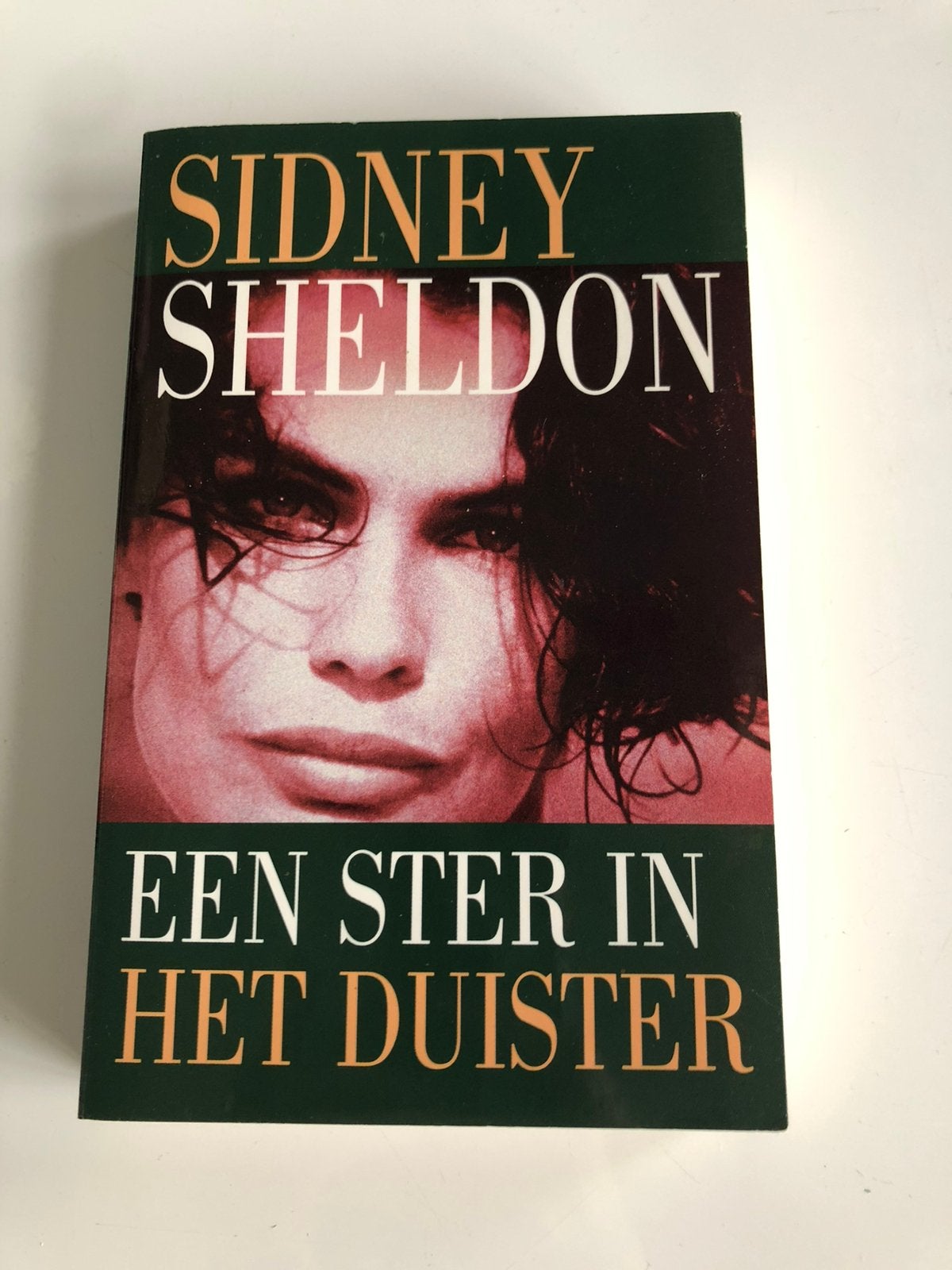 Een ster in het duister - Sidney Sheldon, Boeken, Ophalen of Verzenden, Zo goed als nieuw