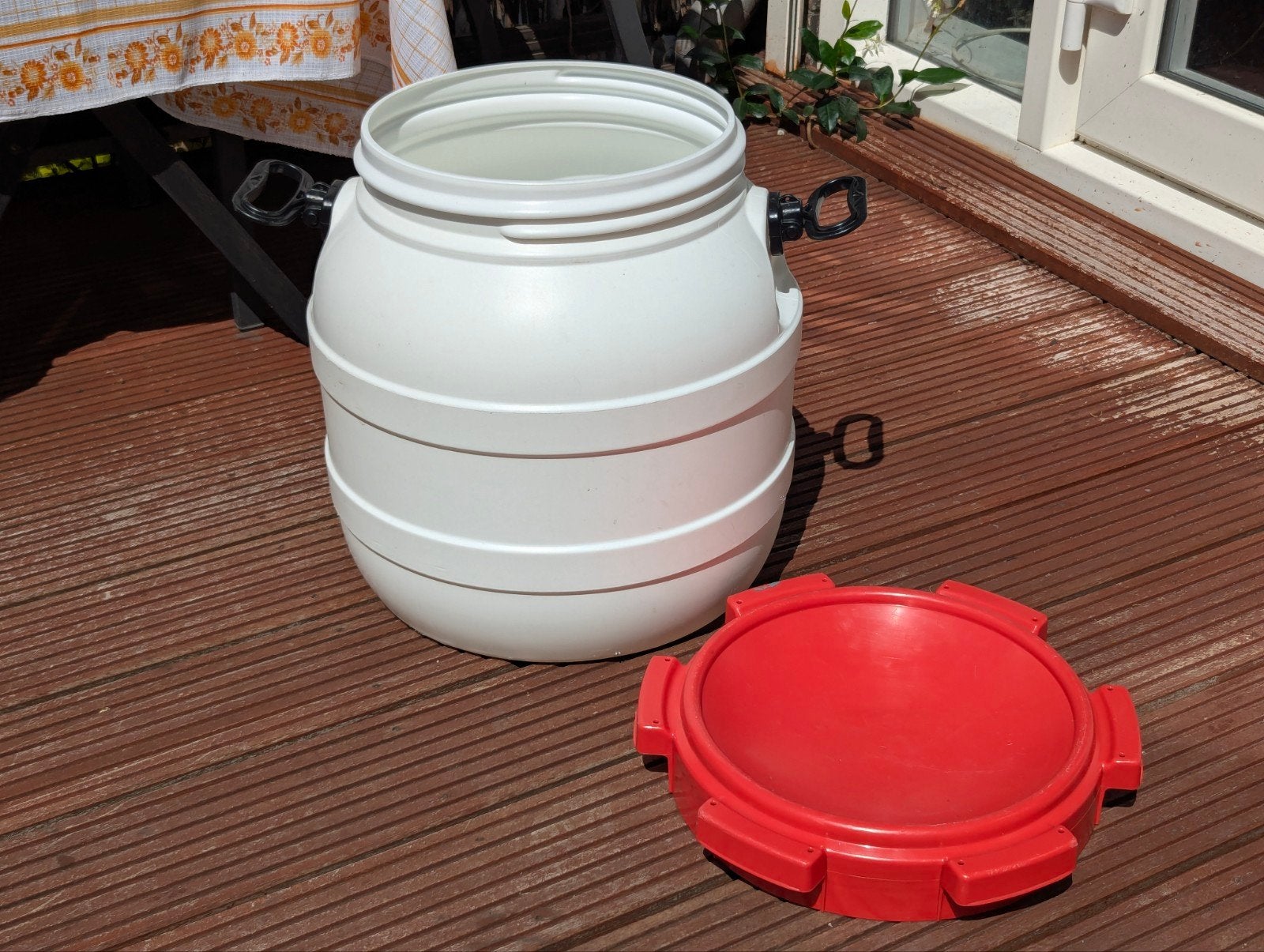 CurTec model 7042 vat / voerton / waterkluis 42l, Ophalen