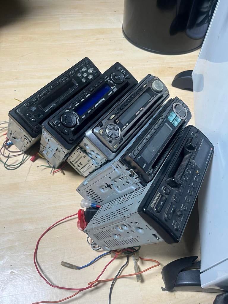 4 autoradio cd spelers en 1 autoradio cassette speler, Auto diversen, Autoradio's, Ophalen of Verzenden, Gebruikt