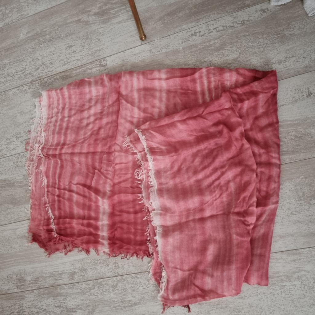 Grote oud roze sjaal moire gekleurd 110 bij 220 cm. Ook te d, Kleding | Dames, Mutsen, Sjaals en Handschoenen, Ophalen of Verzenden