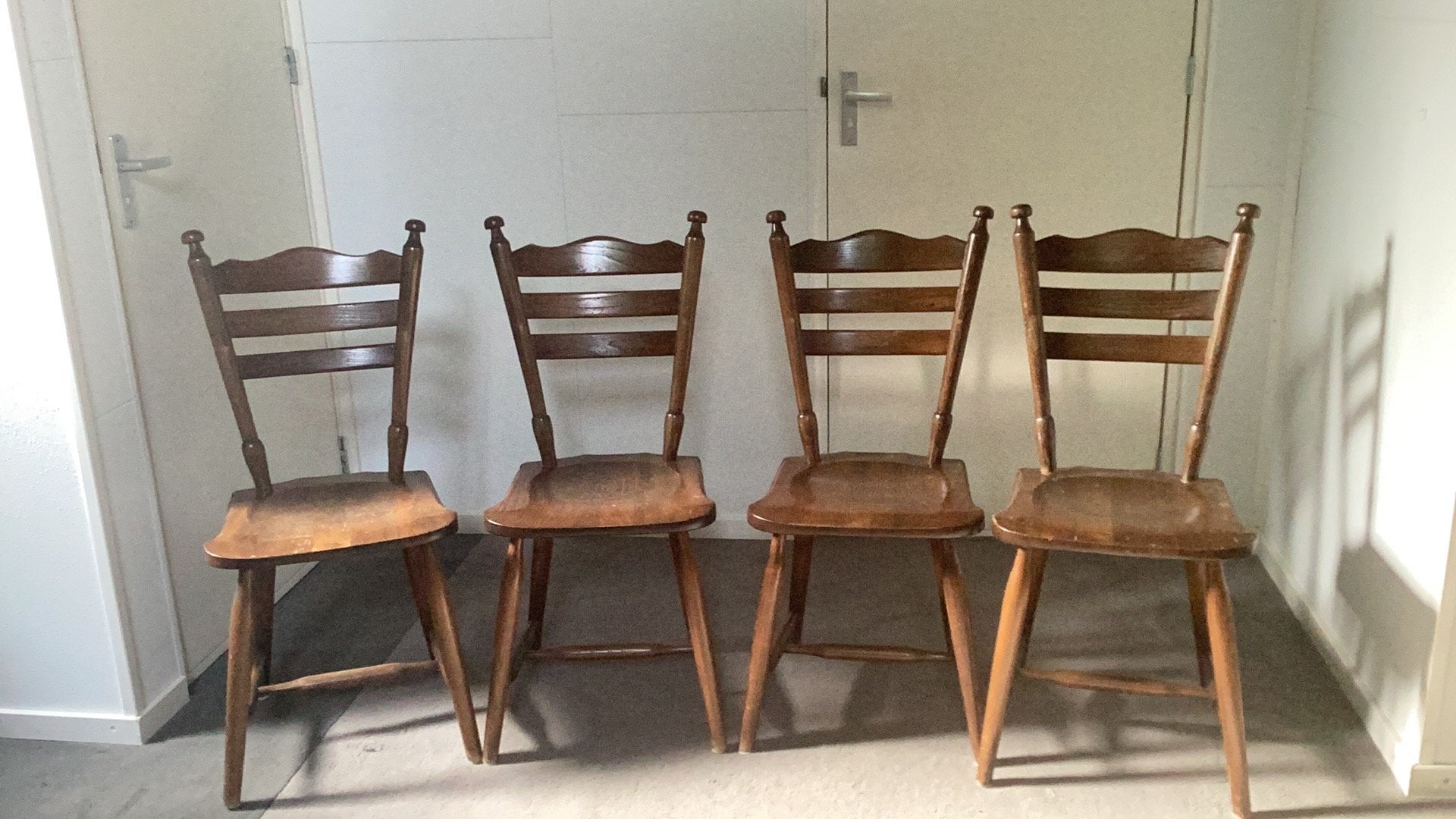 4 Oirschotse stoelen, Huis en Inrichting, Stoelen, Ophalen, Gebruikt, Bruin, Vier