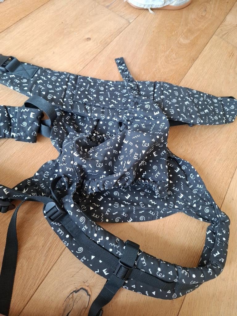 Tula Standard Draagzak 'Celebrate' - Zo goed als nieuw, Kinderen en Baby's, Babydragers en Draagdoeken, Overige merken, Buik of Rug