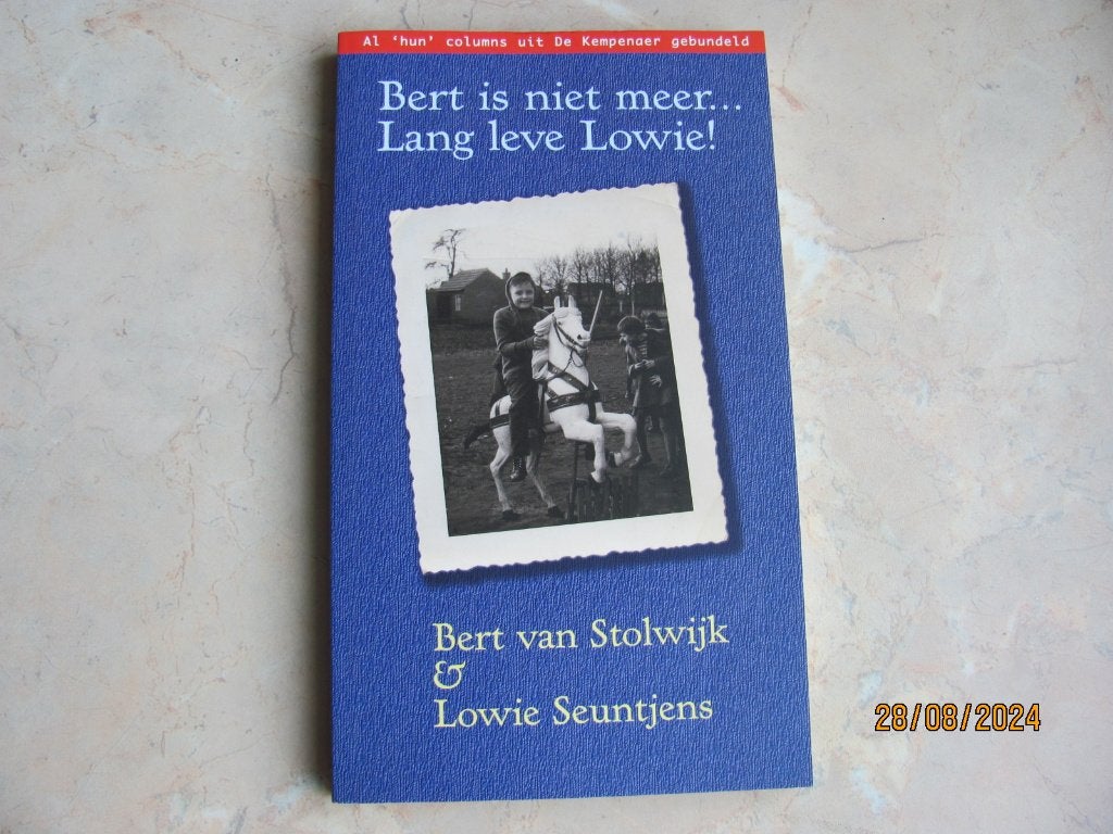NIEUW Stolwijk Seuntjens BERT IS NIET MEER..LANG LEVE LOWIE!, Bert van Stolwijk (pseudoniem van) Lowie Seuntjens, Nieuw, Ophalen of Verzenden