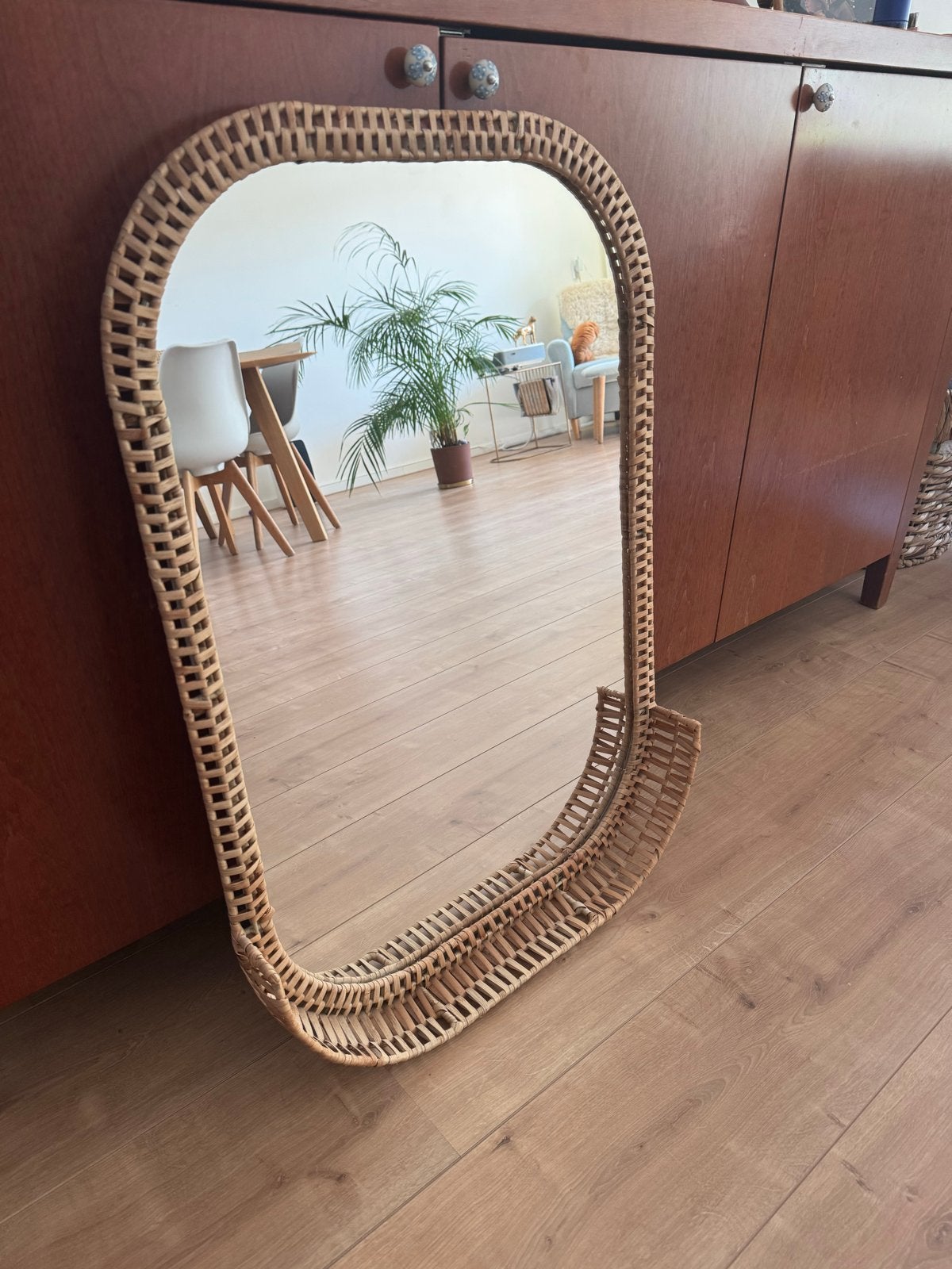 Vintage rotan spiegel met plankje Ikea Sommarbo, Huis en Inrichting, Woonaccessoires | Spiegels, Ophalen, Gebruikt, Minder dan 100 cm