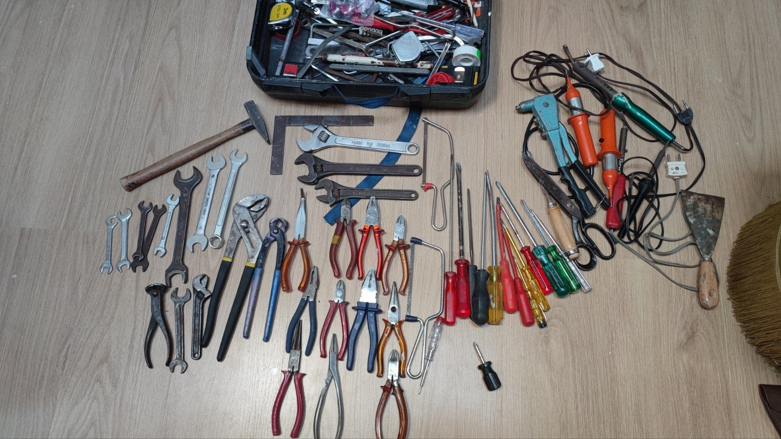 Grote gereedschapskist met diverse handgereedschappen, Ophalen of Verzenden, Gebruikt, Gereedschapsset