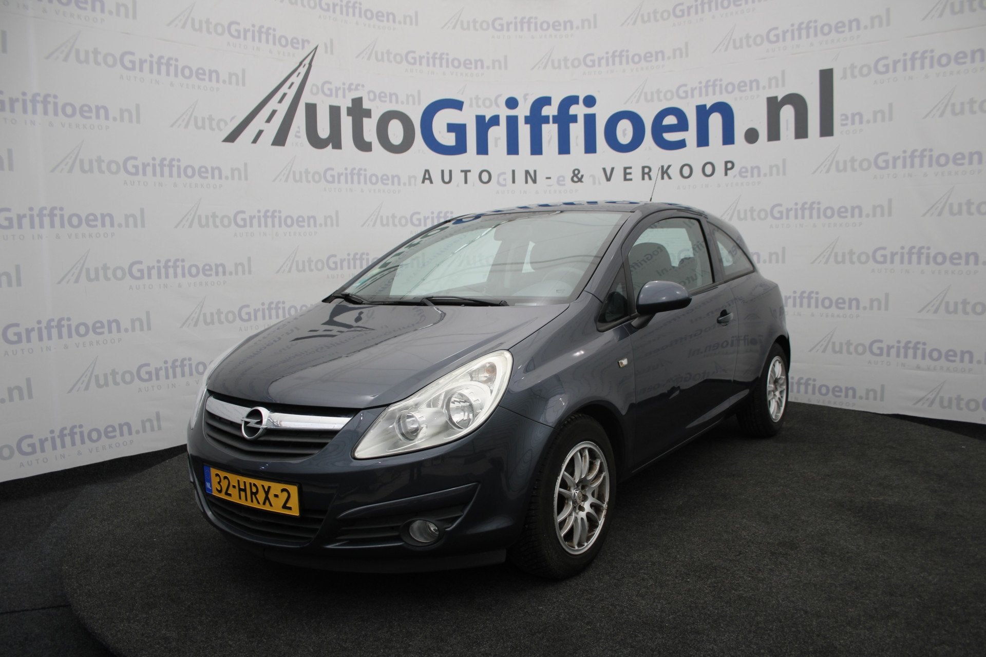 Opel Corsa 1.2-16V Enjoy nette 3-deurs met airco (bj 2009), Auto's, Voorwielaandrijving, 450 kg, Zwart, 82 pk