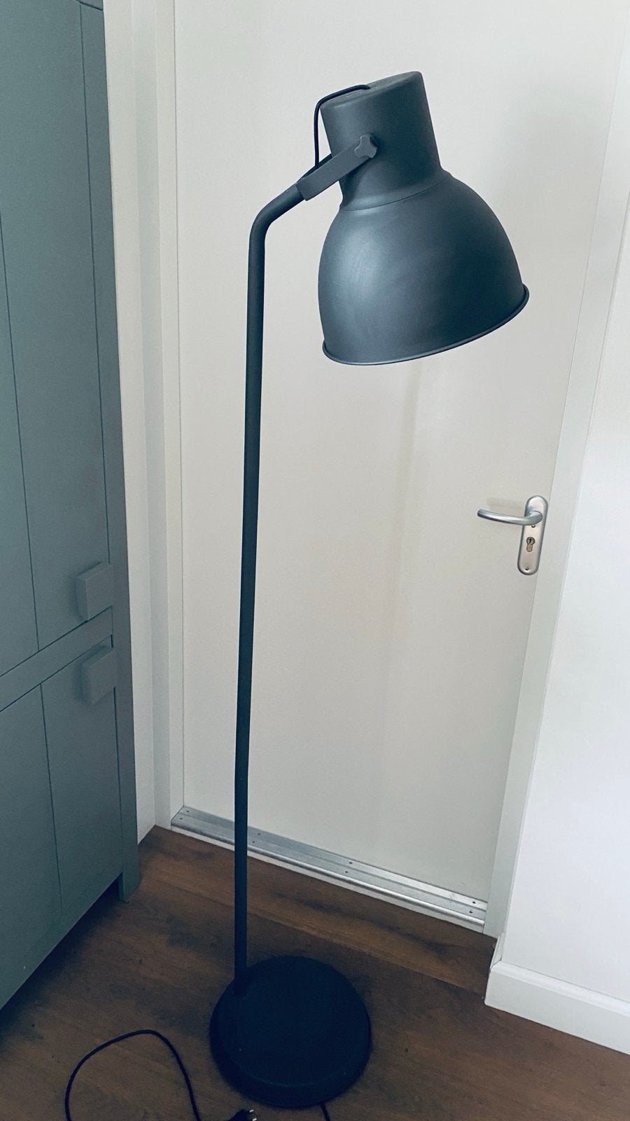 Grijze vloerlamp, 177 cm hoog, Ophalen, Gebruikt, Metaal, 150 tot 200 cm