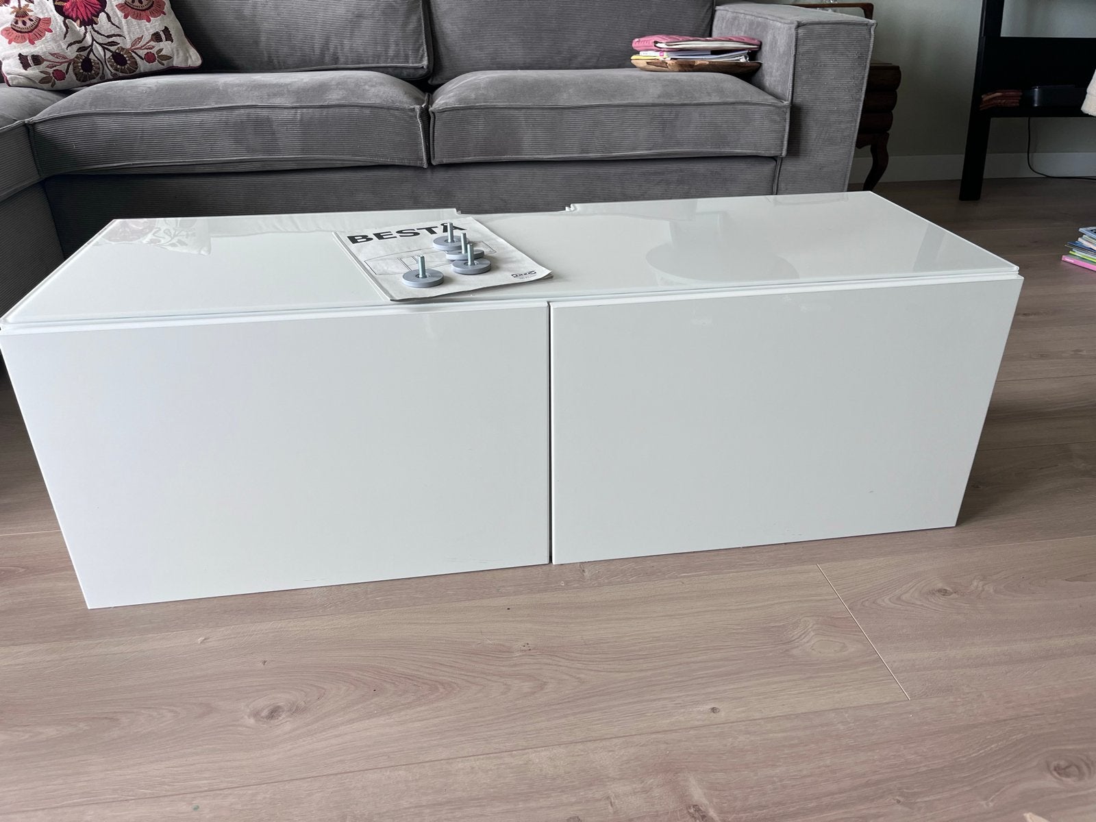 IKEA Besta TV-meubel/dressoir wit met glazen blad, Huis en Inrichting, Kasten | Televisiemeubels, Ophalen, 100 tot 150 cm, Zo goed als nieuw