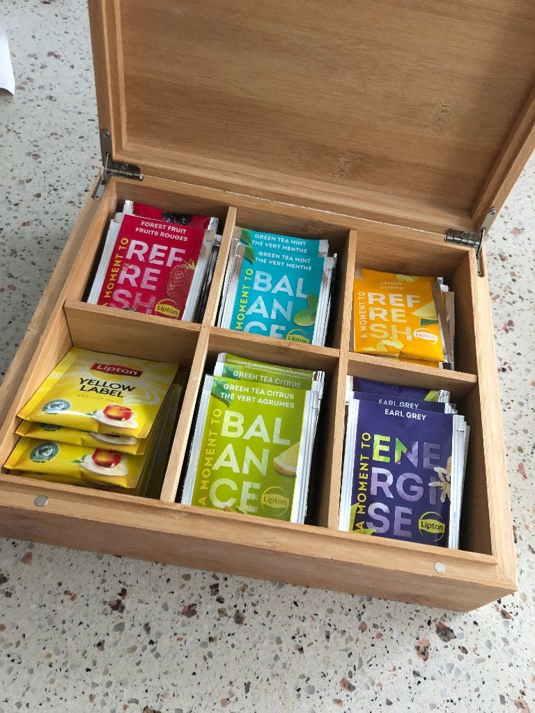 Thee doos met 6 smaken Lipton NIEUW, Overige typen, Ophalen of Verzenden, Nieuw, Hout