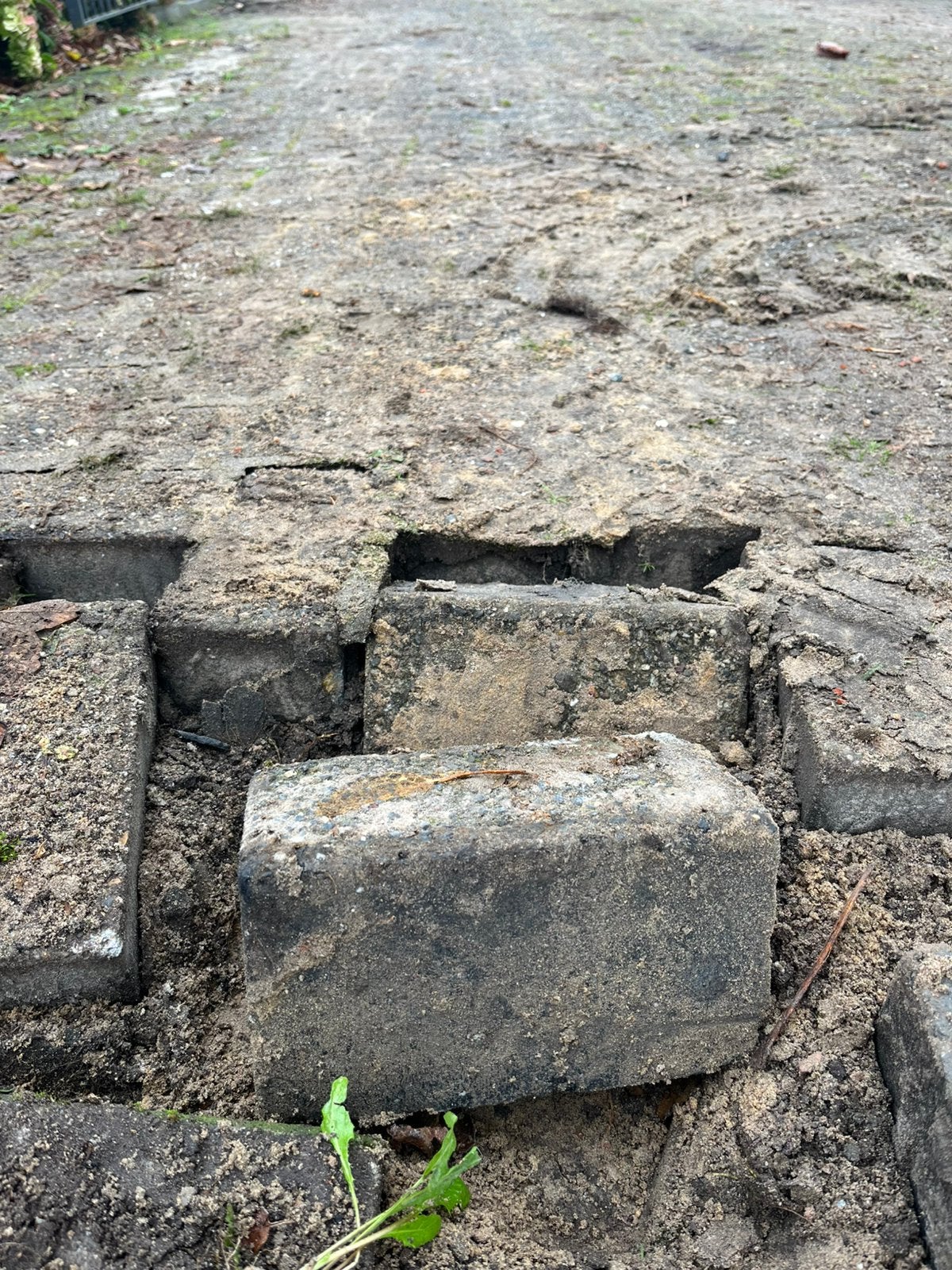 Gratis(vandaag)- bkk 12 cm - 25m2, Ophalen, Zo goed als nieuw, Beton, Klinkers