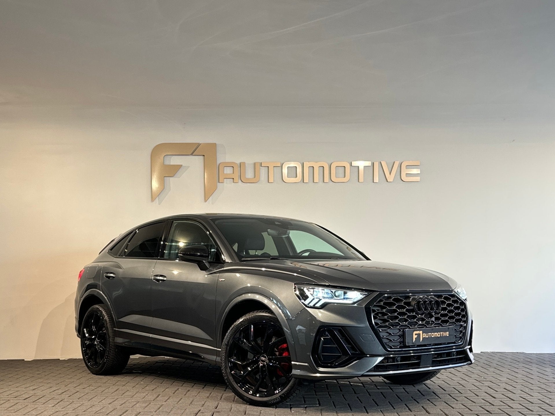 Audi Q3 Sportback 45 TFSI e S Edition RS Look|ACC|Lane|Camer, Dealer onderhouden, Gebruikt, Euro 6, Leder en Stof