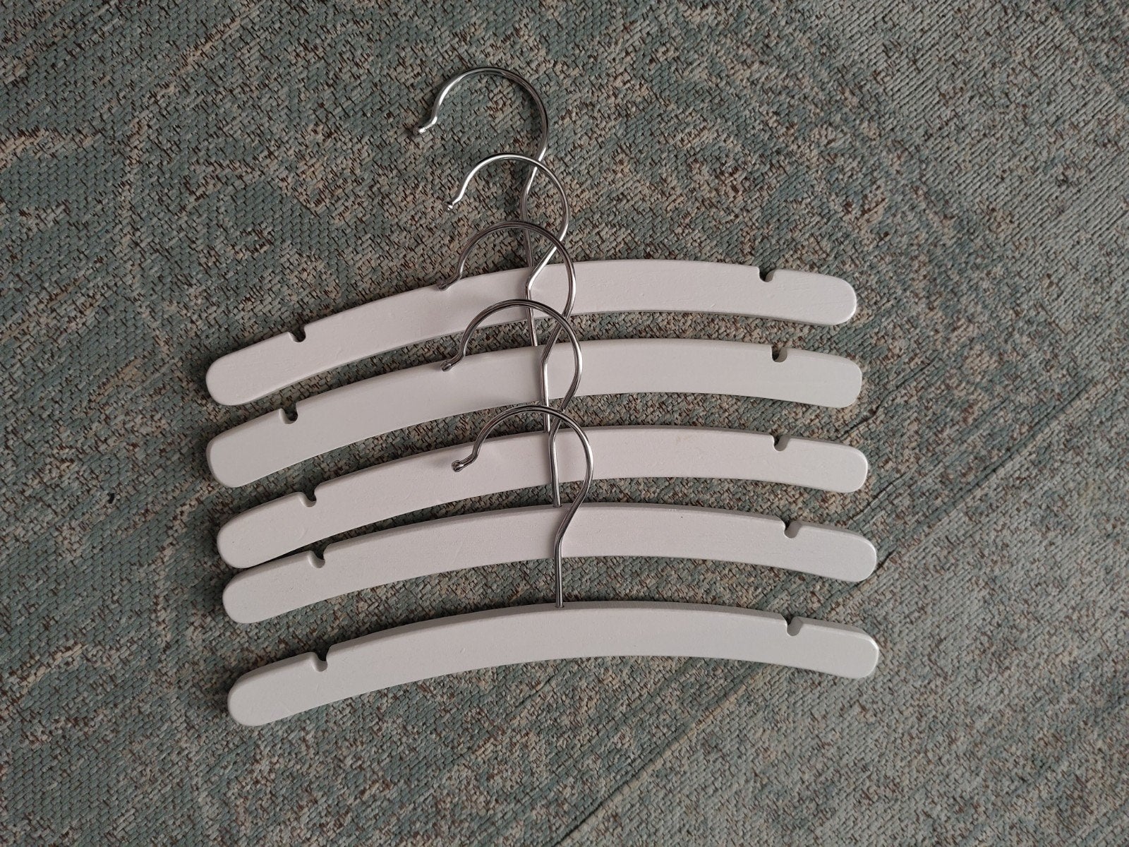 Witte houten kledinghangers baby ALS NIEUW, Ophalen of Verzenden, Zo goed als nieuw