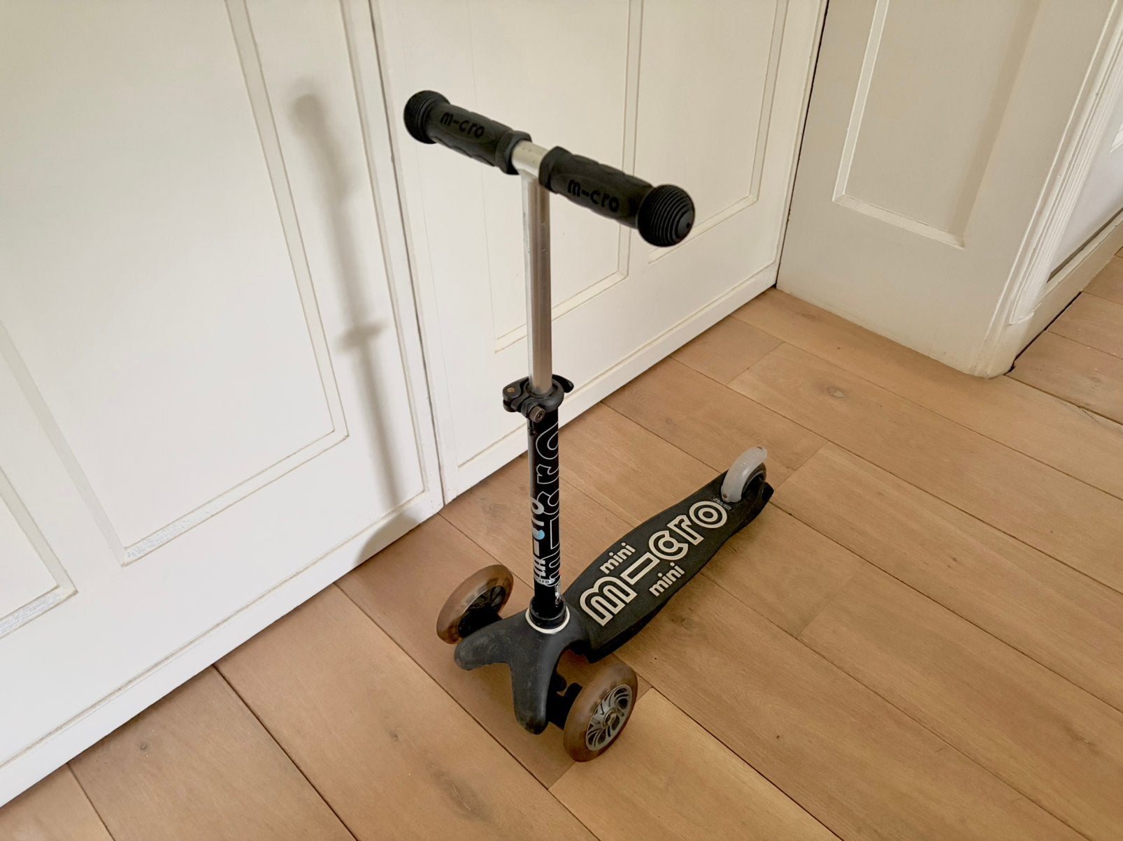 Micro Mini Deluxe LED Kinderstep – Black Edition, Verzenden, Gebruikt, Gewone step