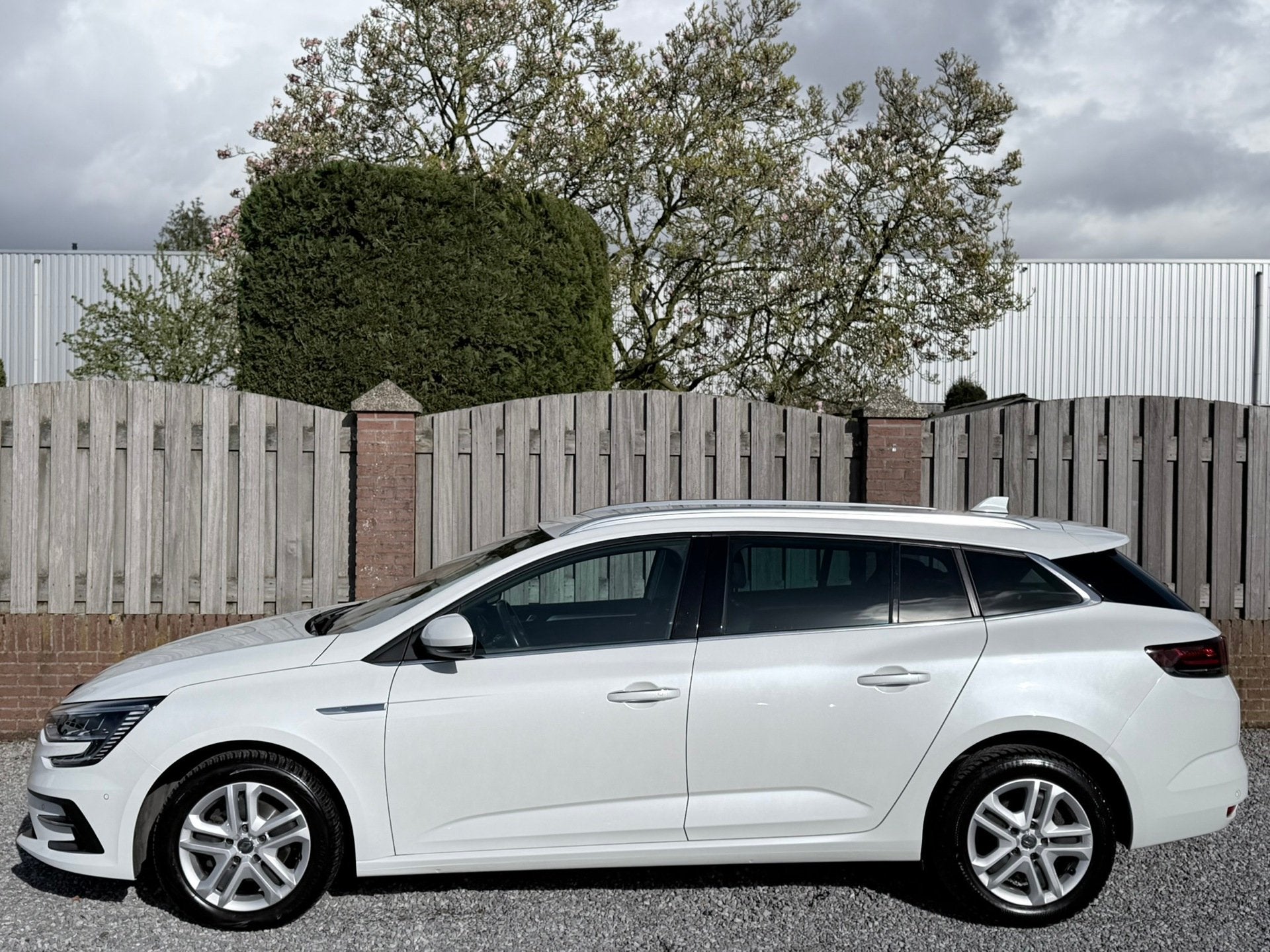 Renault Mégane Estate 1.3 TCe 140 Techno STOELSTUUR VERWARM, Dealer onderhouden, Parkeersensor, Gebruikt, Zwart