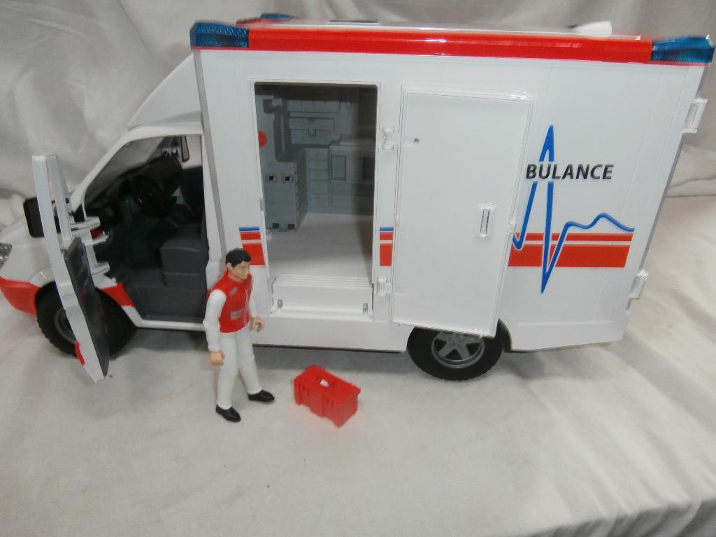 Bruder ambulance met eerste hulppost, Ophalen, Zo goed als nieuw