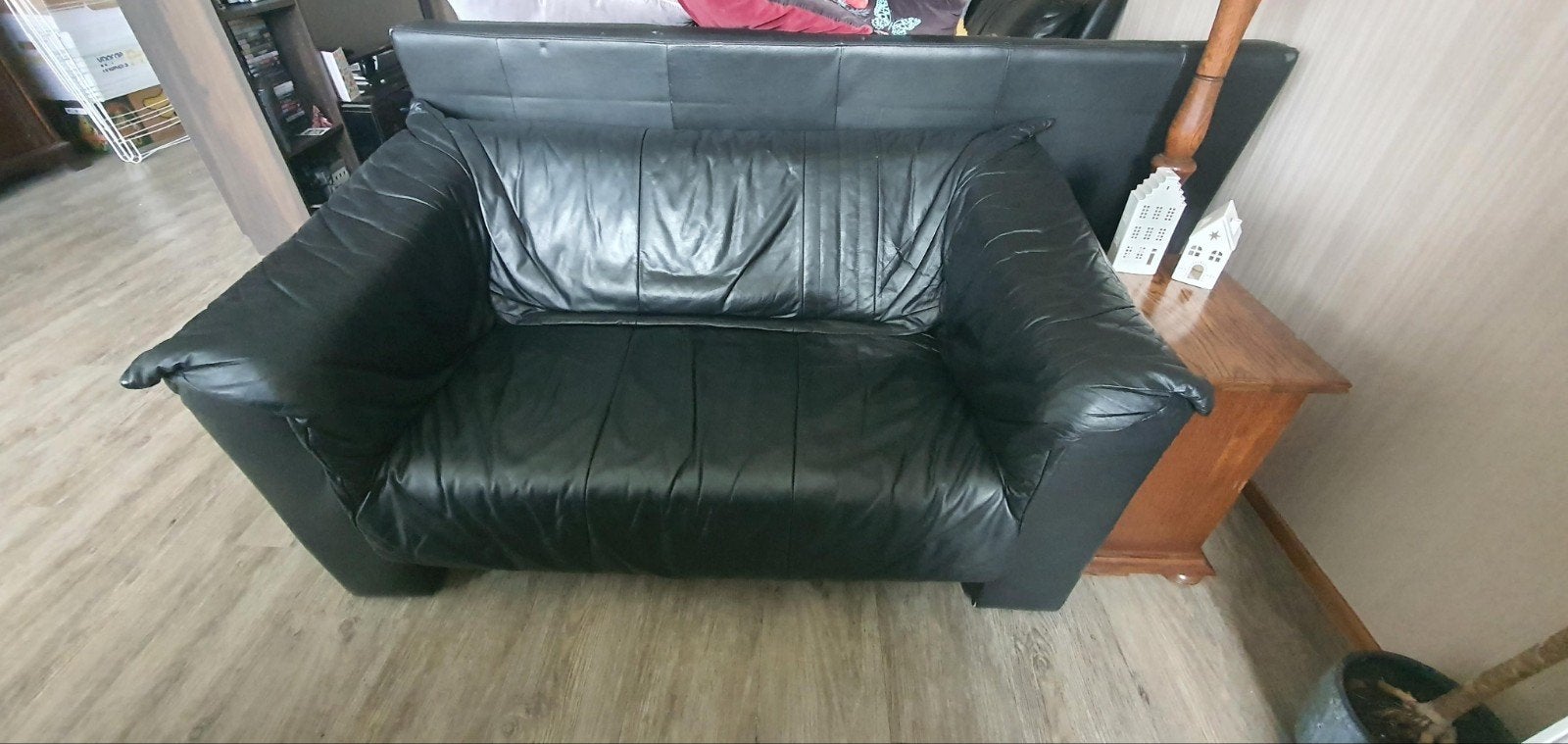 Gratis zwarte leren tweepersoons bank, Ophalen, Gebruikt, Tweepersoons, 75 tot 100 cm