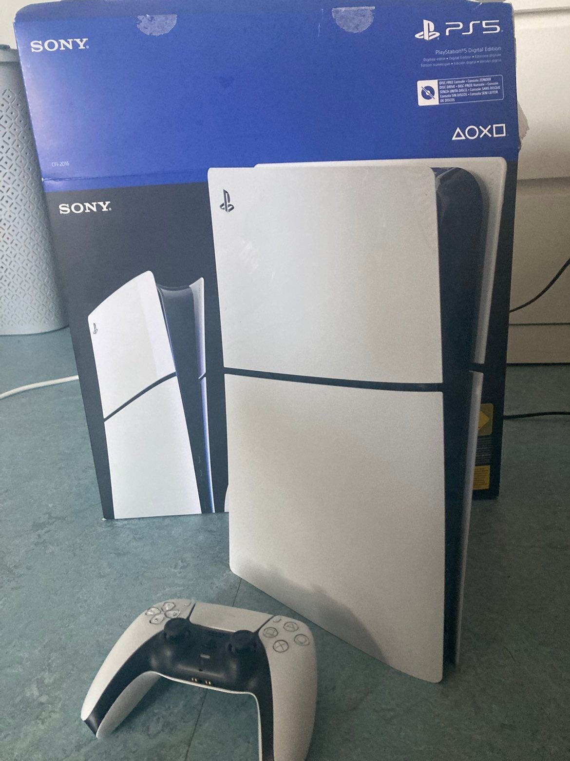 PlayStation 5 Digital Edition met controller en kabels, Spelcomputers en Games, Ophalen of Verzenden, Zo goed als nieuw, Playstation 5 Digital