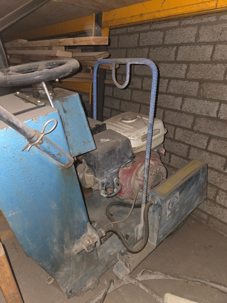 Beton zaag machine, Ophalen