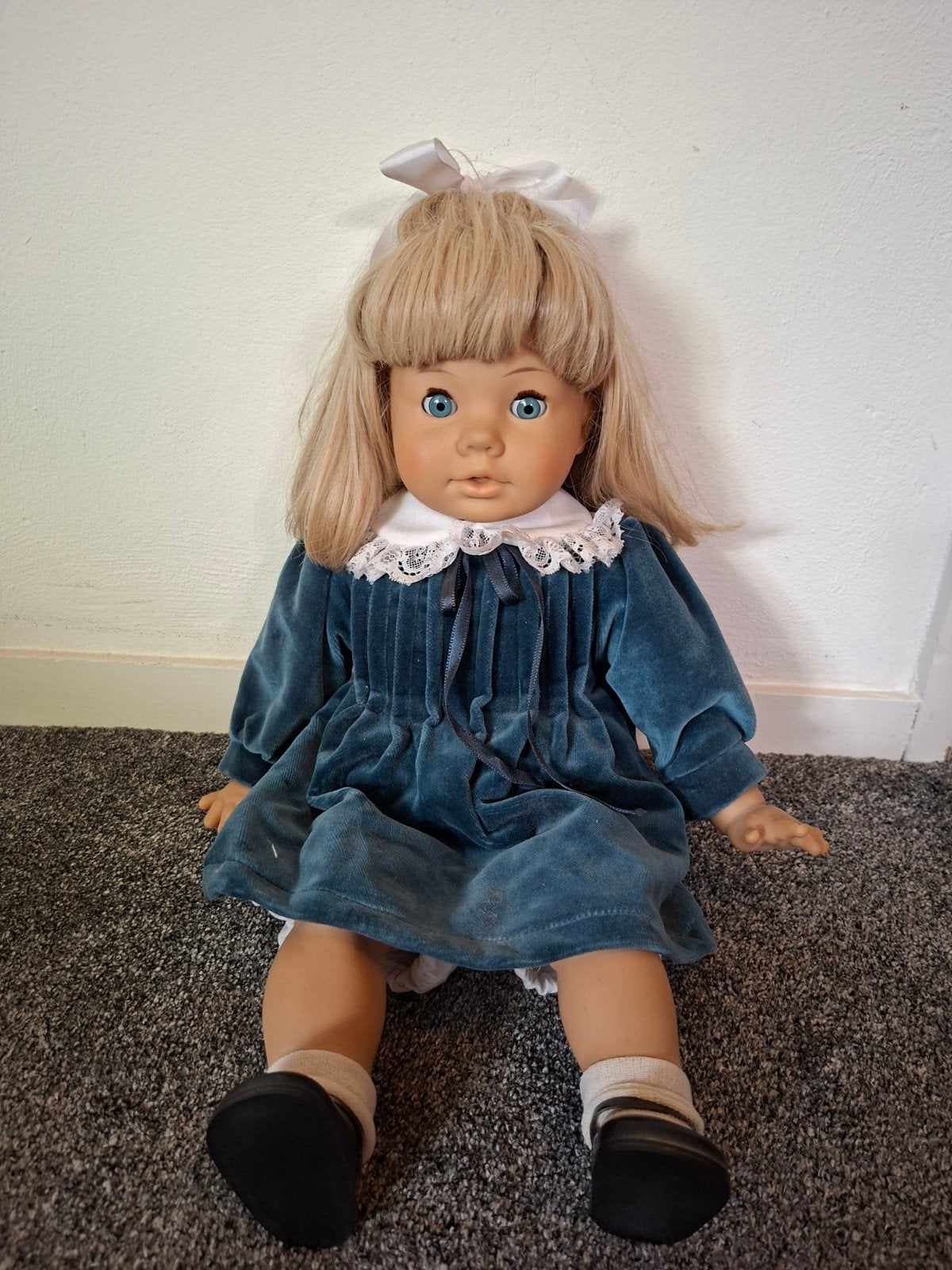 Engel-Puppe in blauw fluwelen jurkje, Verzamelen, Poppen, Ophalen, Gebruikt, Pop